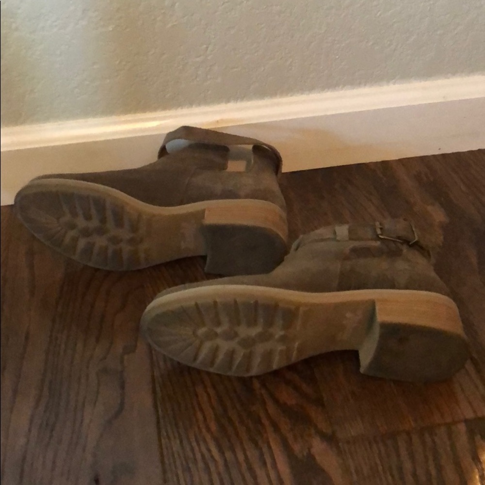 Perfect Fall Booties. - Picture 3 of 7